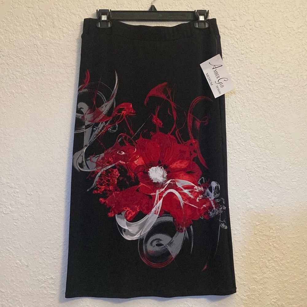 Amber Glo designs black w/ flower midi stretch skirt. Sz M.  NWT
